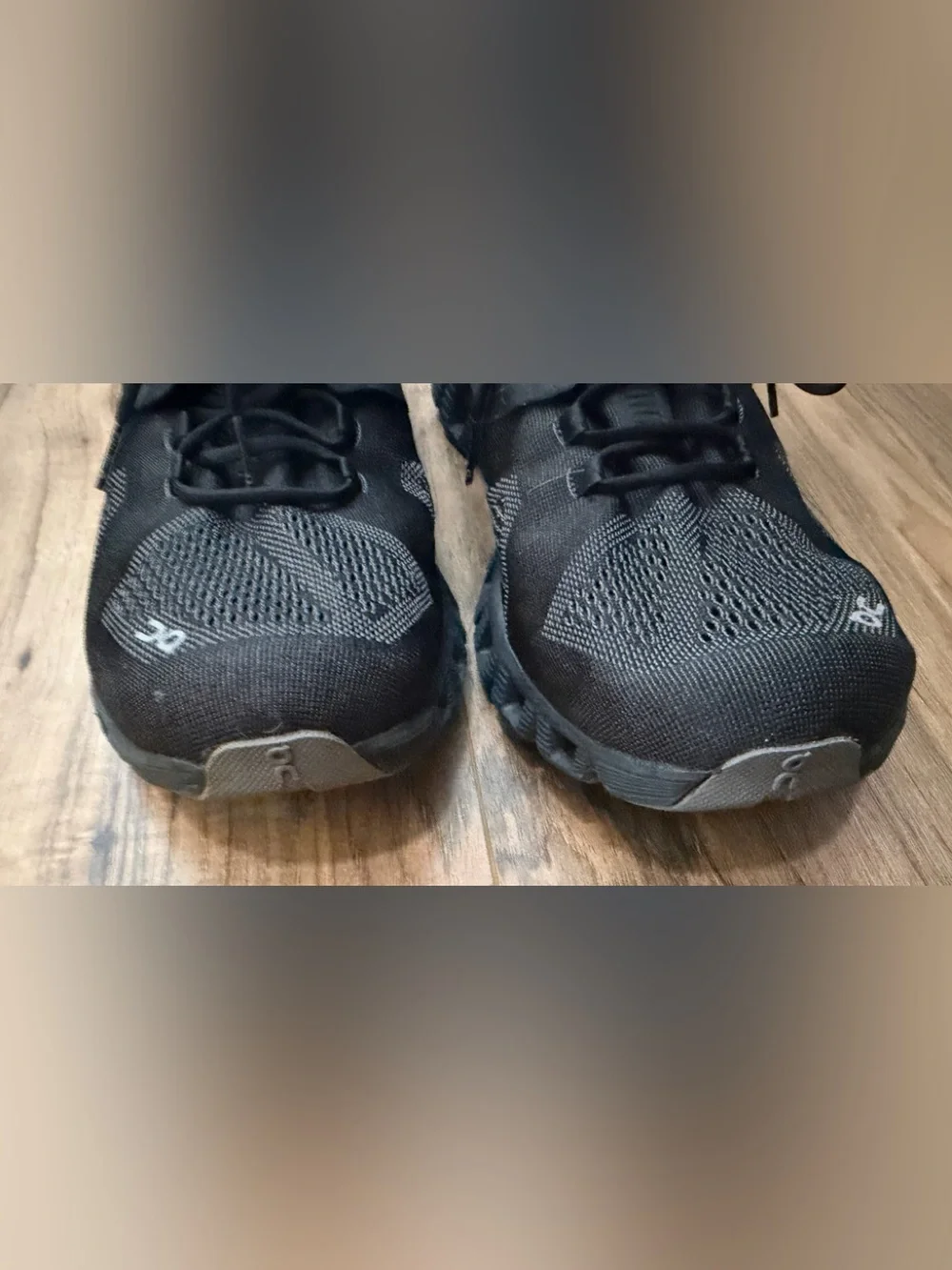 OC On Cloud running men’s black sneakers 9.5